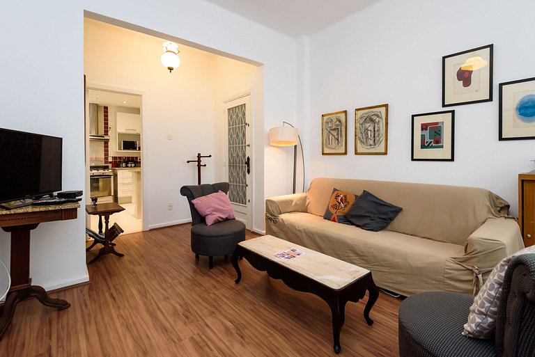 2 bedrooms / 2 bathrooms Between Copa Ipanema Arpoador