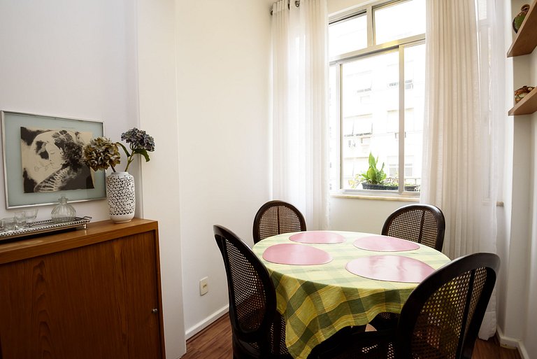 2 bedrooms / 2 bathrooms Between Copa Ipanema Arpoador