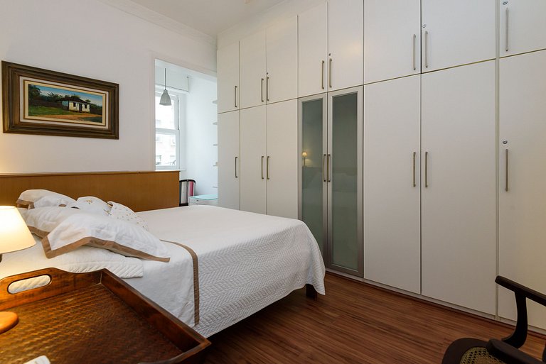 2 bedrooms / 2 bathrooms Between Copa Ipanema Arpoador