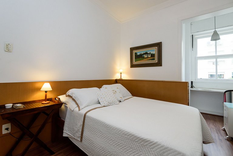 2 bedrooms / 2 bathrooms Between Copa Ipanema Arpoador