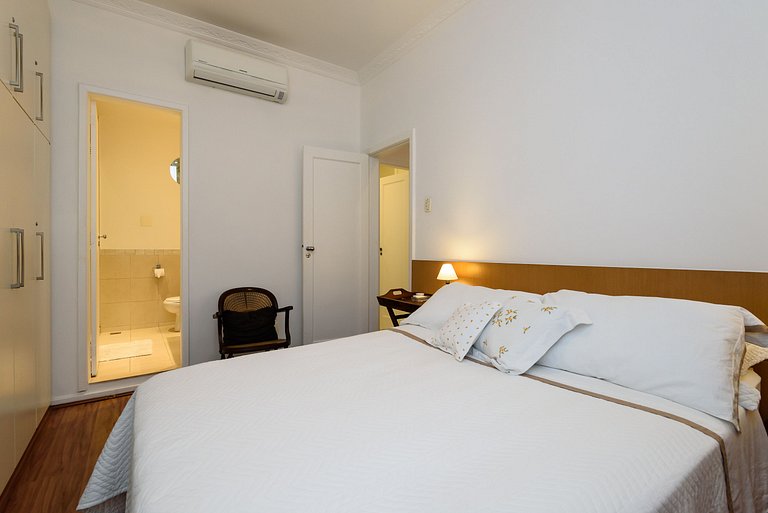 2 bedrooms / 2 bathrooms Between Copa Ipanema Arpoador