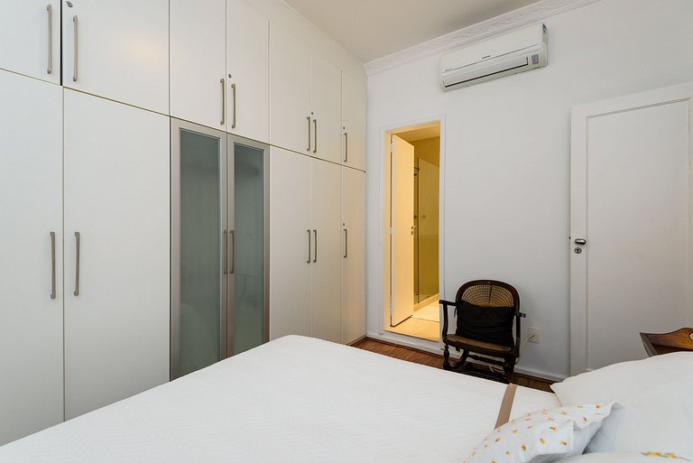 2 bedrooms / 2 bathrooms Between Copa Ipanema Arpoador