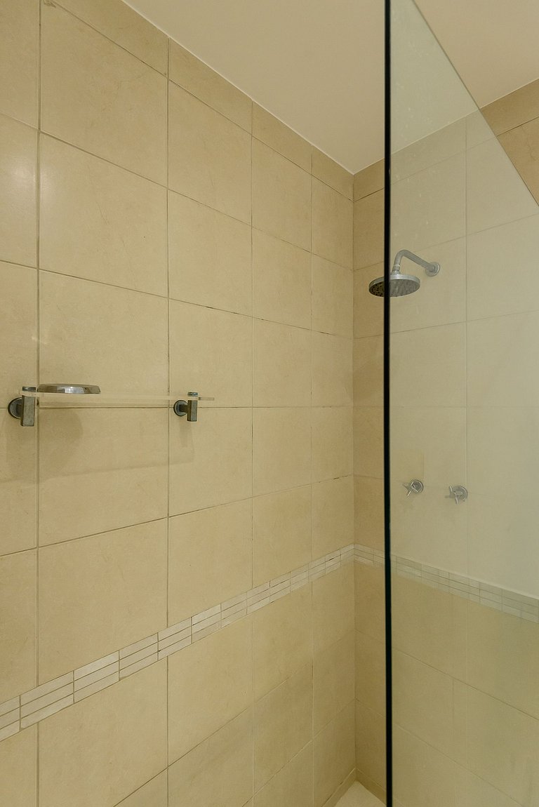 2 bedrooms / 2 bathrooms Between Copa Ipanema Arpoador