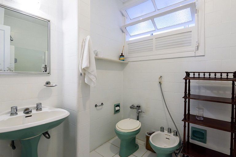 2 bedrooms / 2 bathrooms Between Copa Ipanema Arpoador