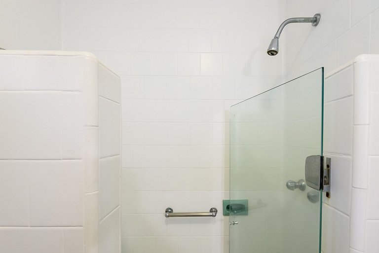 2 bedrooms / 2 bathrooms Between Copa Ipanema Arpoador