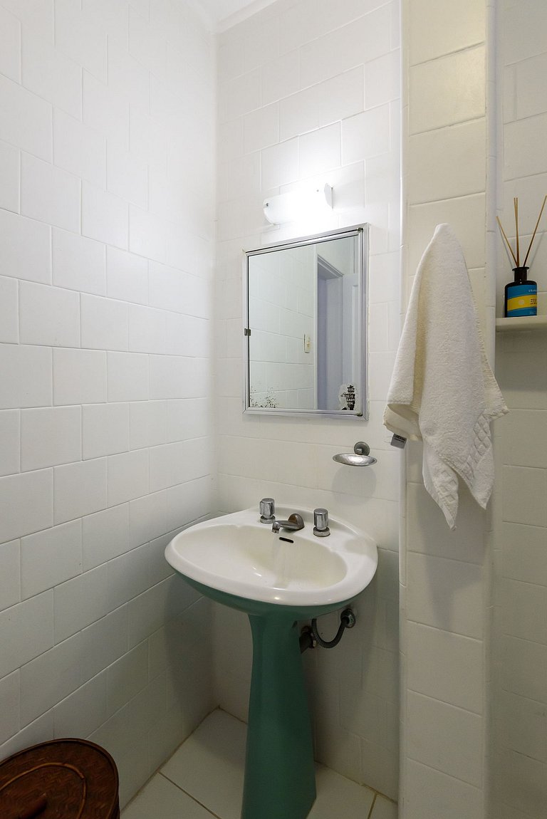 2 bedrooms / 2 bathrooms Between Copa Ipanema Arpoador