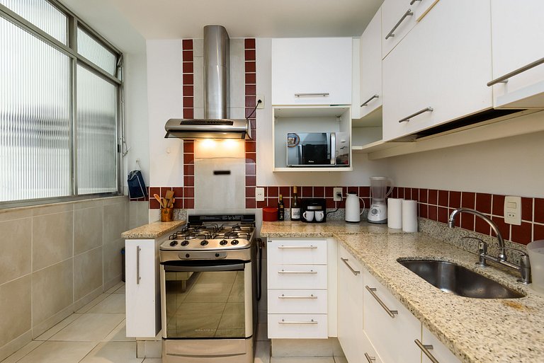 2 bedrooms / 2 bathrooms Between Copa Ipanema Arpoador