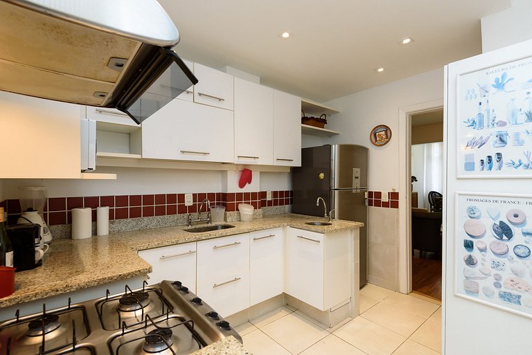 2 bedrooms / 2 bathrooms Between Copa Ipanema Arpoador