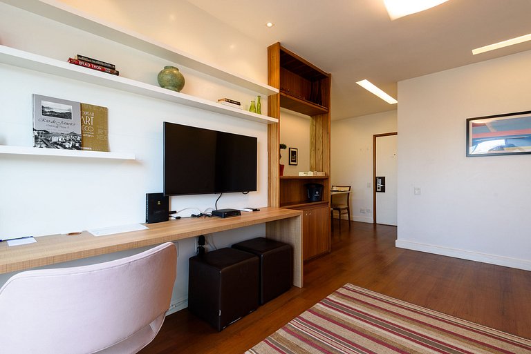 Piso con piscina y balcón con vistas al mar y al Cristo