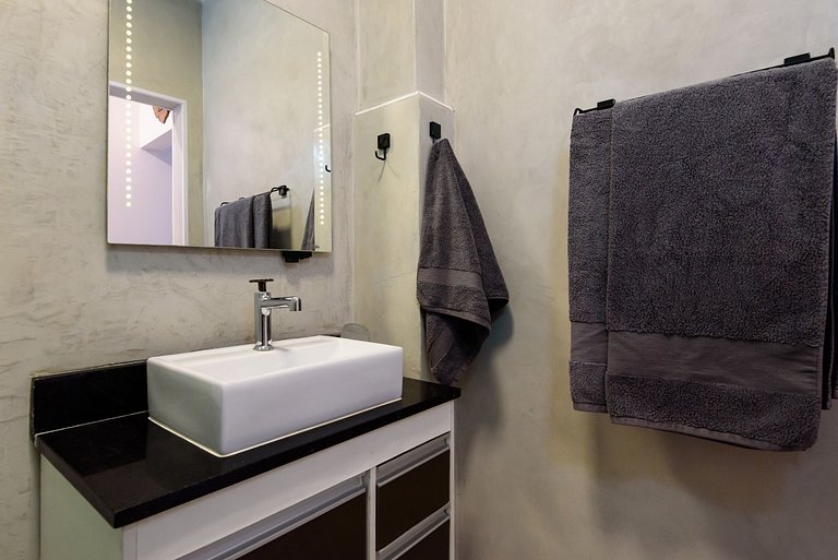 Loft between Copacabana and Ipanema in front of the subway