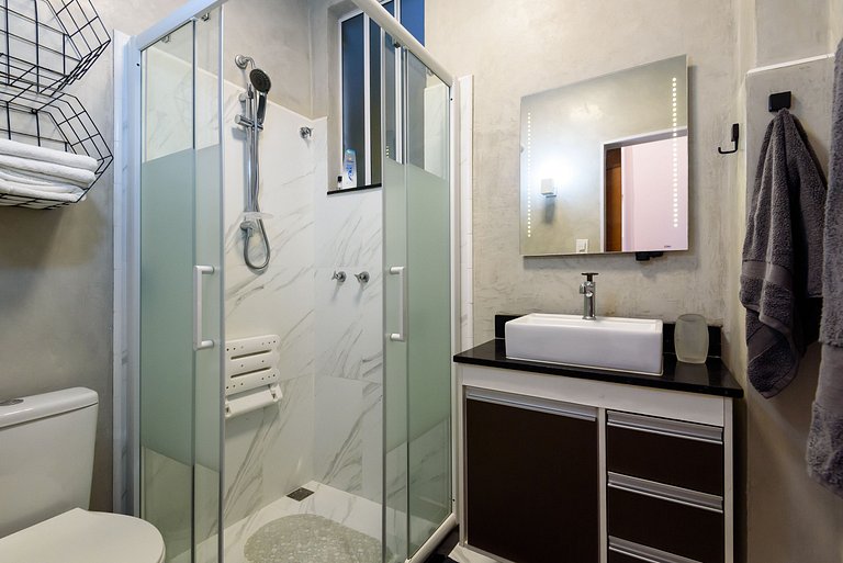 Loft between Copacabana and Ipanema in front of the subway