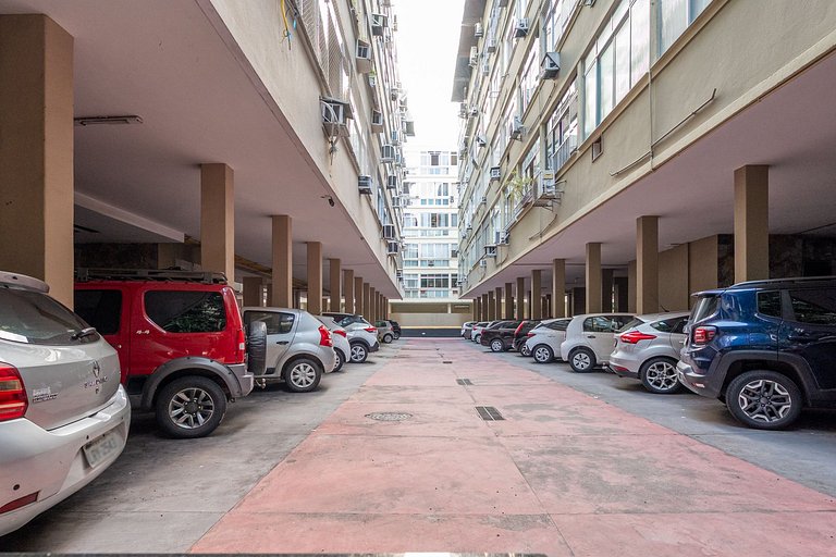 Perto do metrô, home-office com vaga de garagem