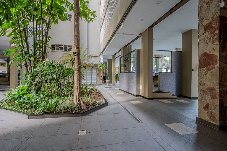 Perto do metrô, home-office com vaga de garagem