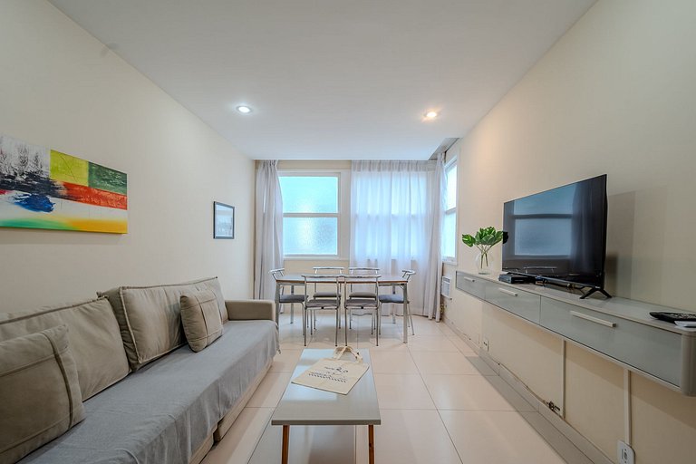 5 MINUTES FROM IPANEMA BEACH, NEXT TO THE METRO