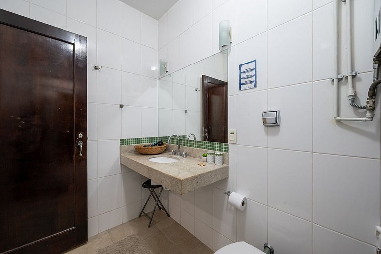 5 MINUTES FROM IPANEMA BEACH, NEXT TO THE METRO