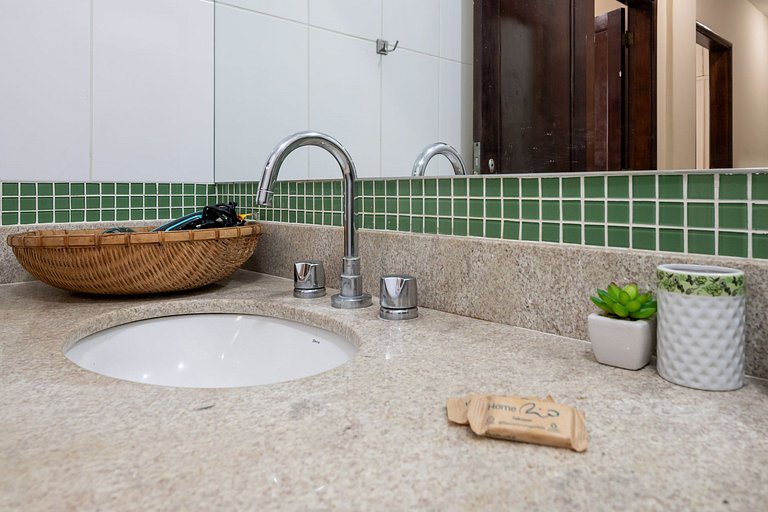 A 5 MINUTOS DE LA PLAYA DE IPANEMA, JUNTO AL METRO