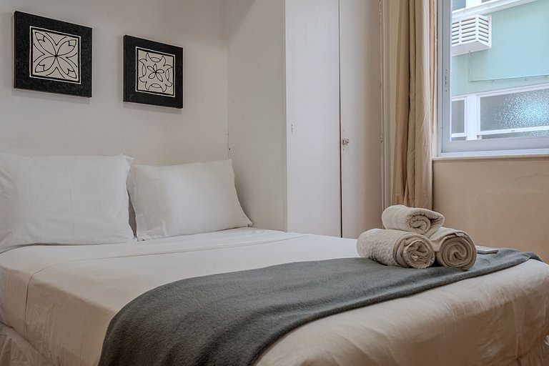 5 MINUTES FROM IPANEMA BEACH, NEXT TO THE METRO