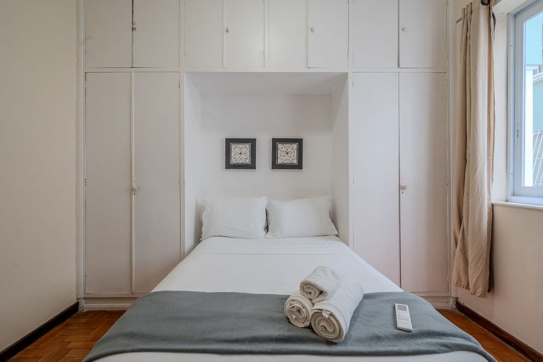 5 MINUTES FROM IPANEMA BEACH, NEXT TO THE METRO