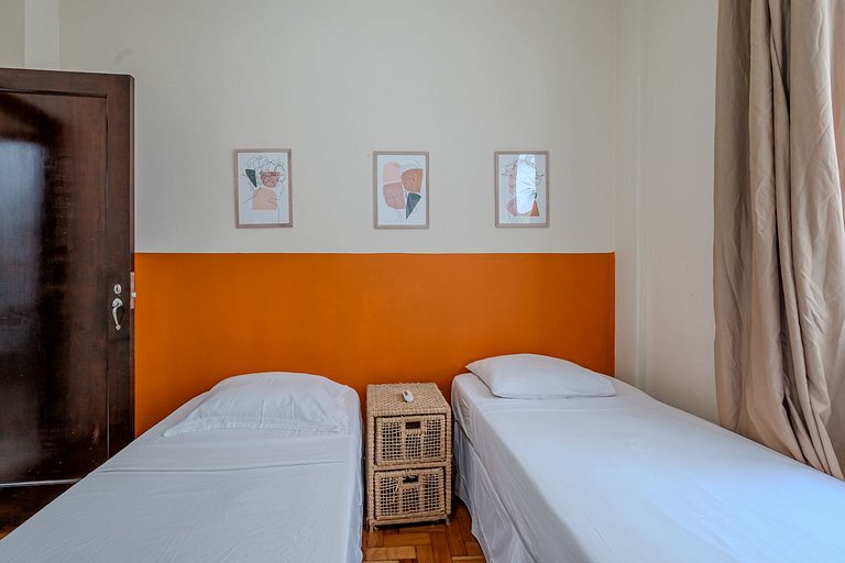 5 MINUTES FROM IPANEMA BEACH, NEXT TO THE METRO