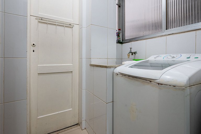 5 MINUTES FROM IPANEMA BEACH, NEXT TO THE METRO