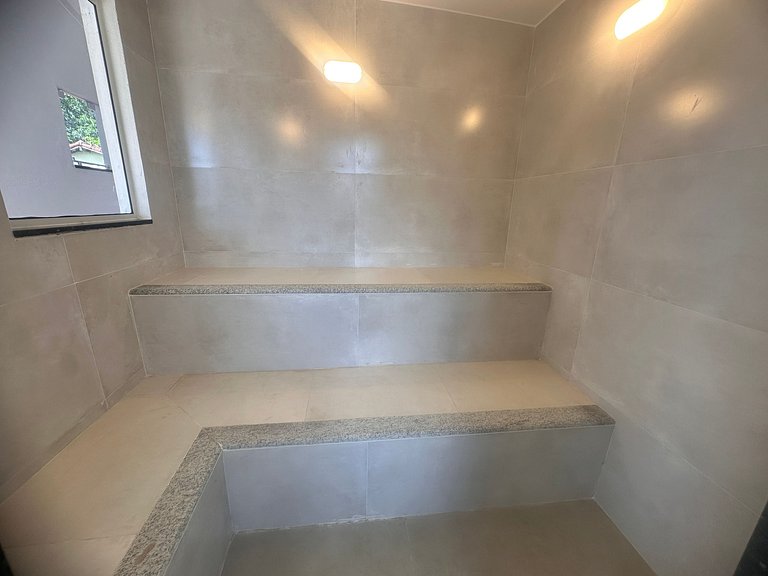 Vista para montanhas com lareira e hidromassagem