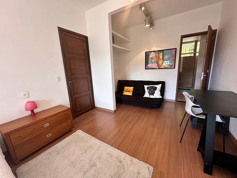 Vista para montanhas com lareira e hidromassagem