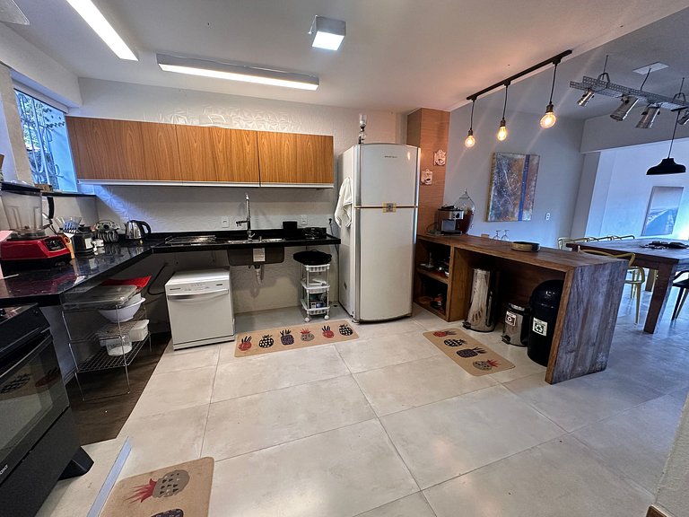 Vista a las montañas, chimenea y hidromasaje