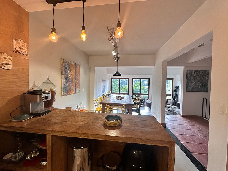 Mountain view, fireplace and private hot tub