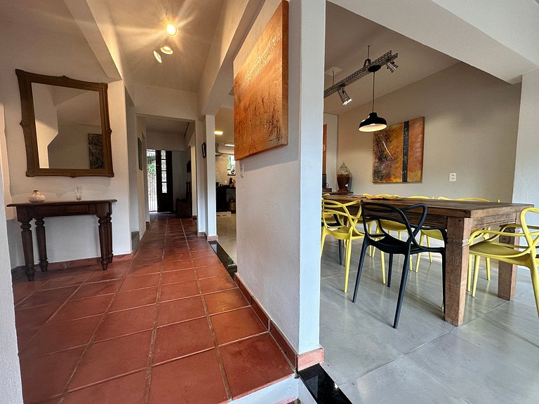 Mountain view, fireplace and private hot tub