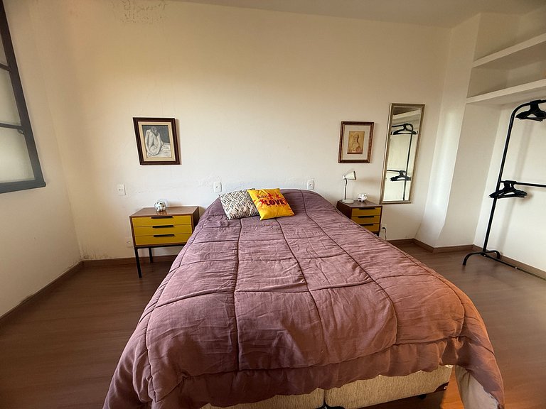 Vista para montanhas com lareira e hidromassagem