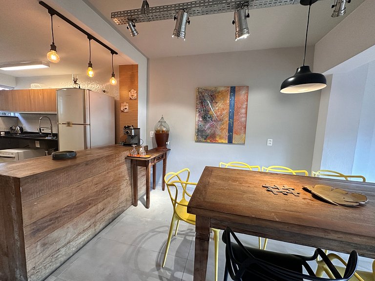 Vista para montanhas com lareira e hidromassagem