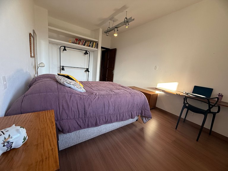 Vista para montanhas com lareira e hidromassagem