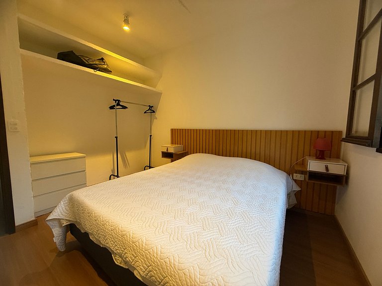 Vista a las montañas, chimenea y hidromasaje