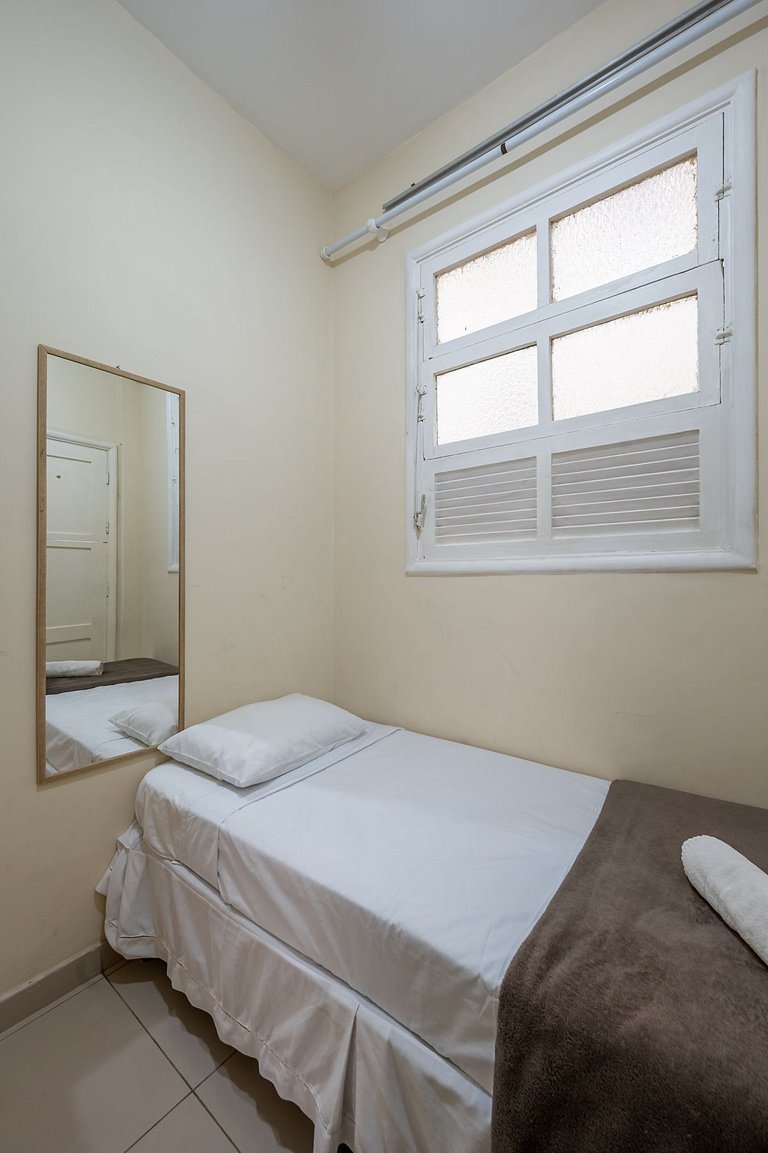 5 MINUTES FROM IPANEMA BEACH, NEXT TO THE METRO