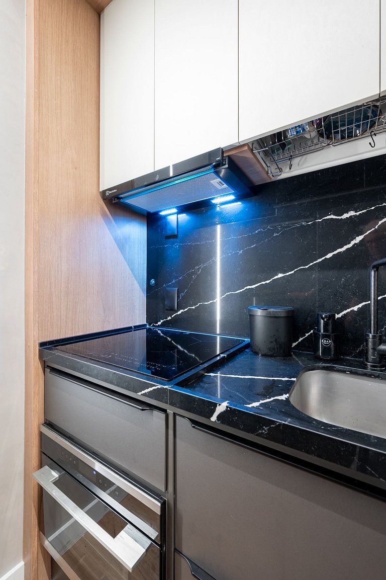 3 min walk from Leblon Beach, green view