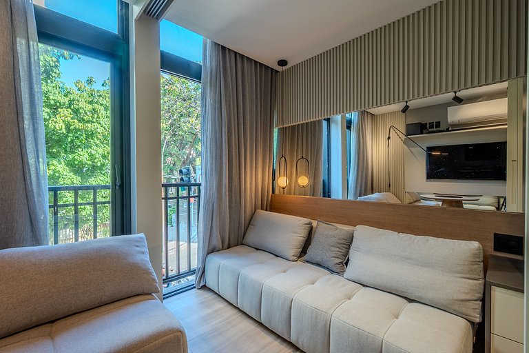 3 min walk from Leblon Beach, green view