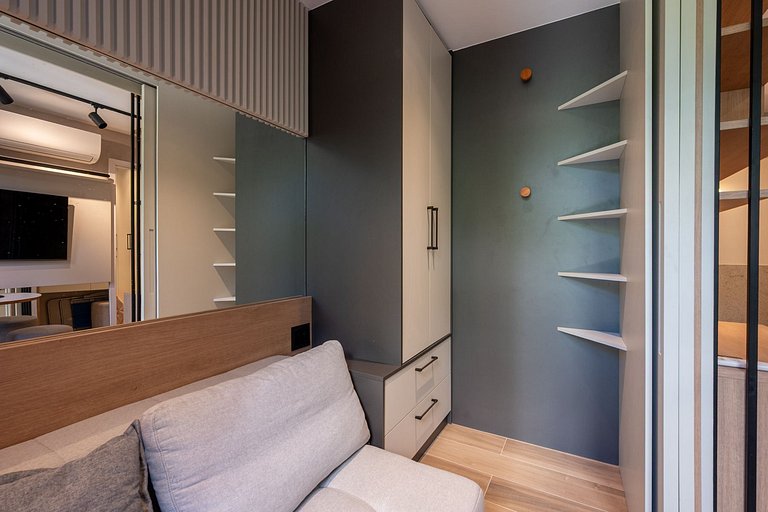 3 min walk from Leblon Beach, green view