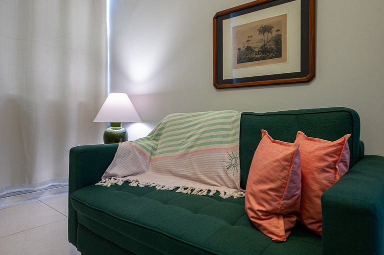 Comfort 10 min from subway, mall & beach