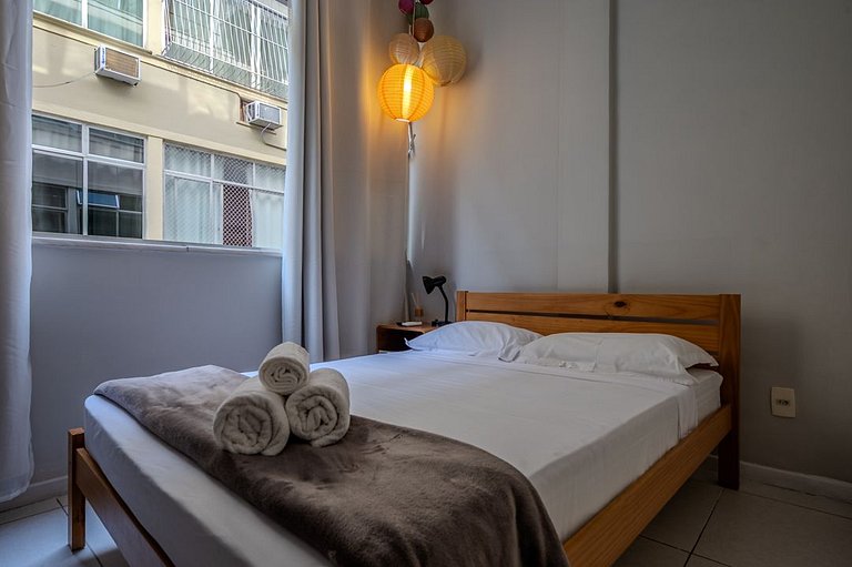 Perto do metrô, home-office com vaga de garagem