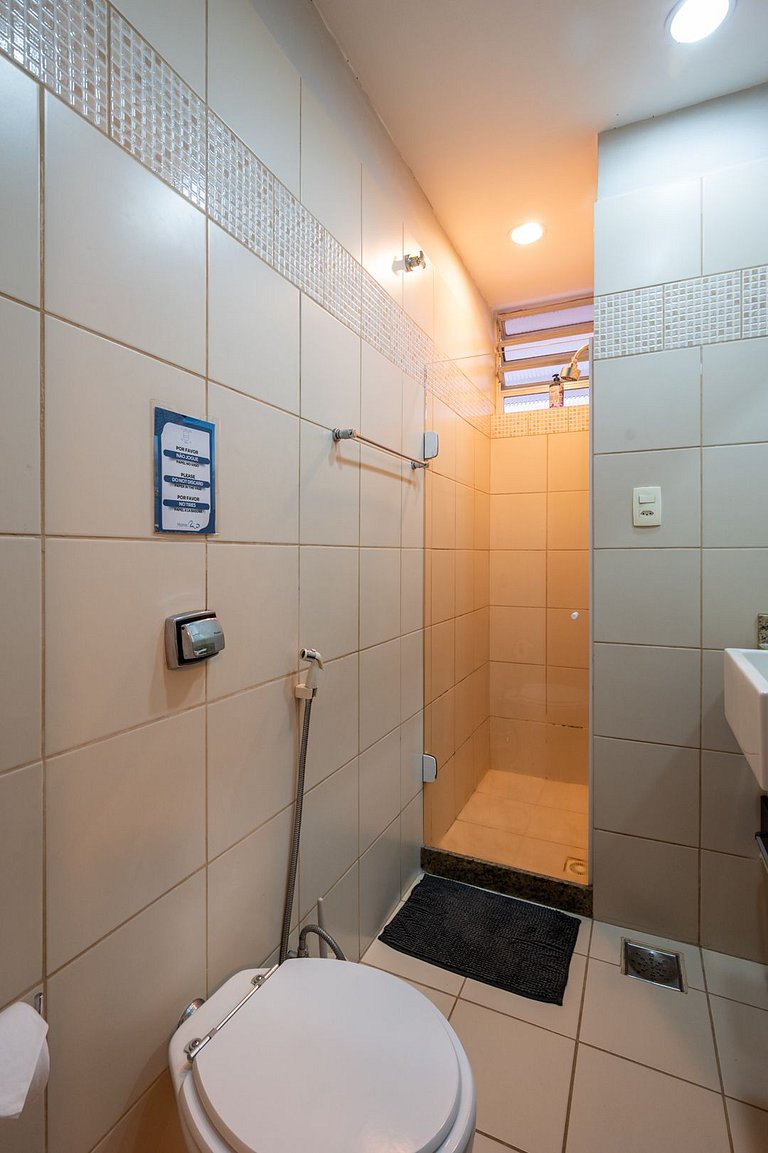 Comfort 10 min from subway, mall & beach