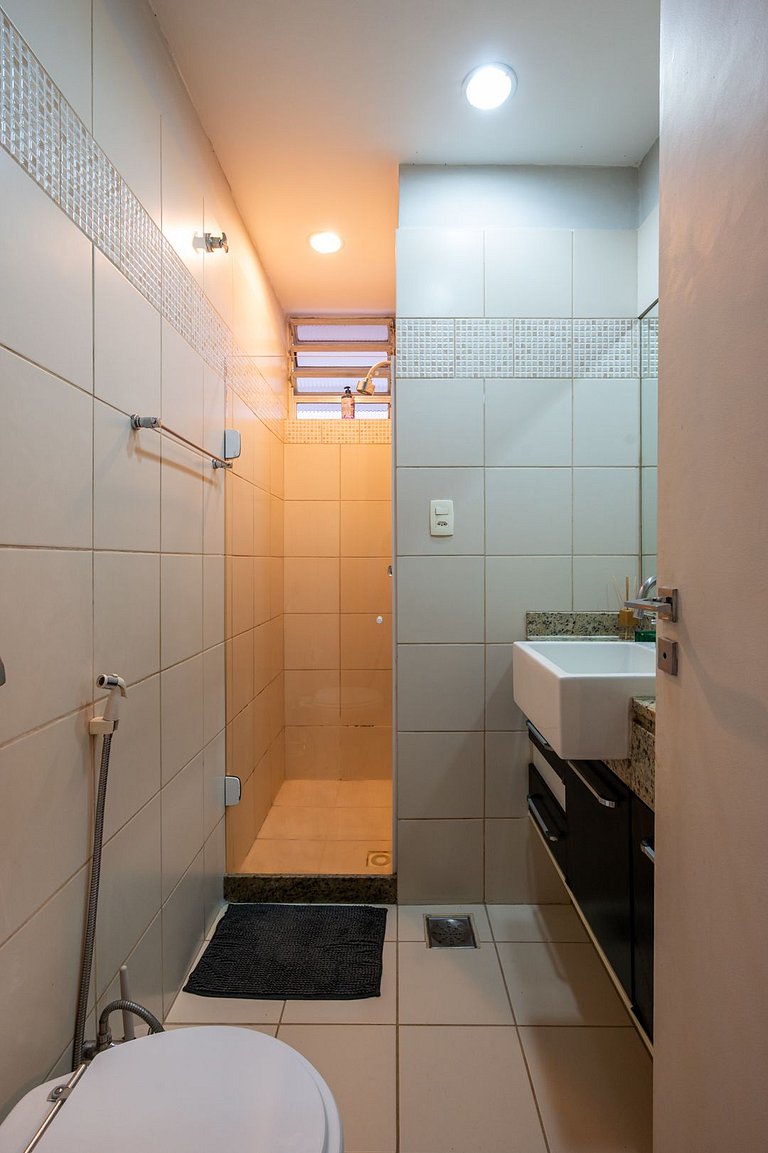 Comfort 10 min from subway, mall & beach