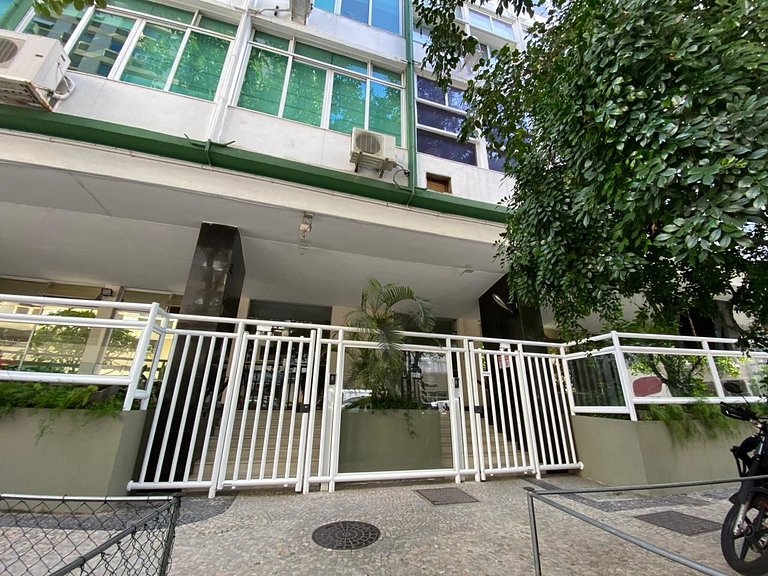 Apartment with Hot Tub, 2 Bedrooms Near the Beach