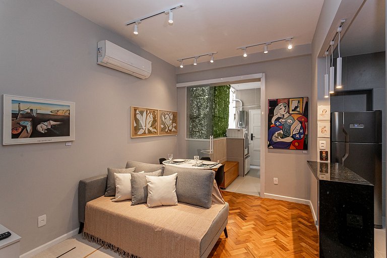 Apartment with Hot Tub, 2 Bedrooms Near the Beach