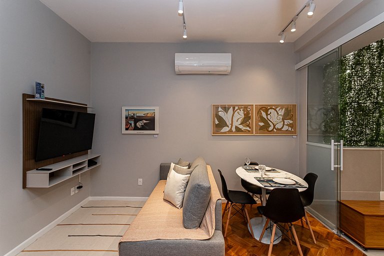 Apartment with Hot Tub, 2 Bedrooms Near the Beach