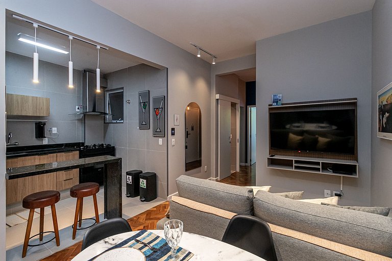 Apartment with Hot Tub, 2 Bedrooms Near the Beach