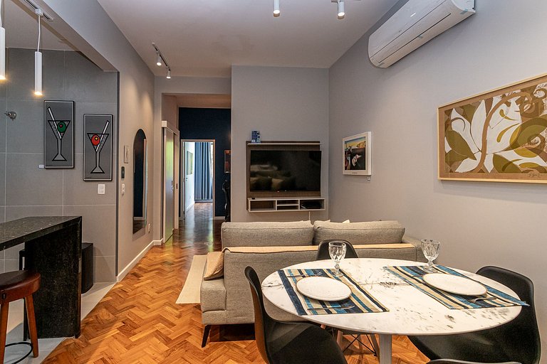 Apartment with Hot Tub, 2 Bedrooms Near the Beach