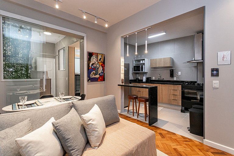 Apartment with Hot Tub, 2 Bedrooms Near the Beach