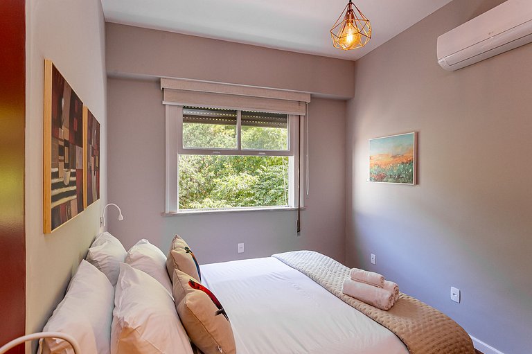 Apartment with Hot Tub, 2 Bedrooms Near the Beach