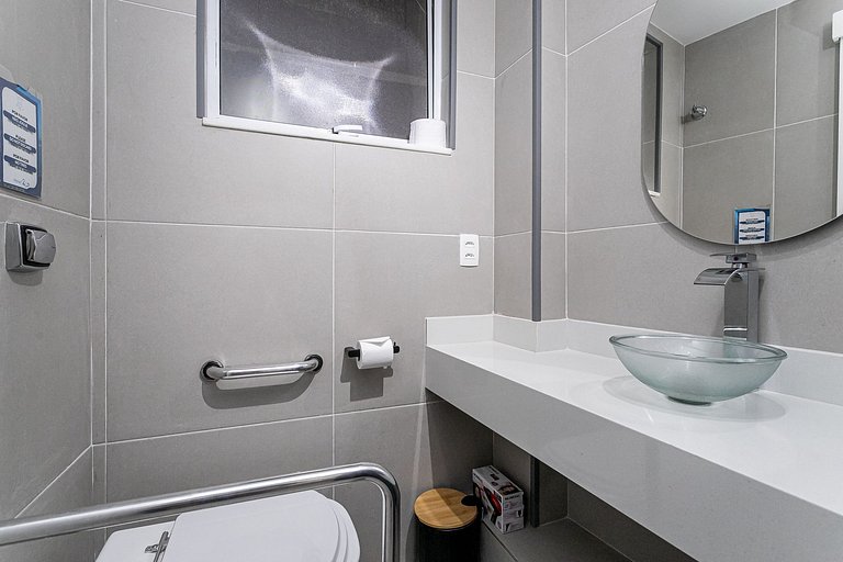 Apartment with Hot Tub, 2 Bedrooms Near the Beach