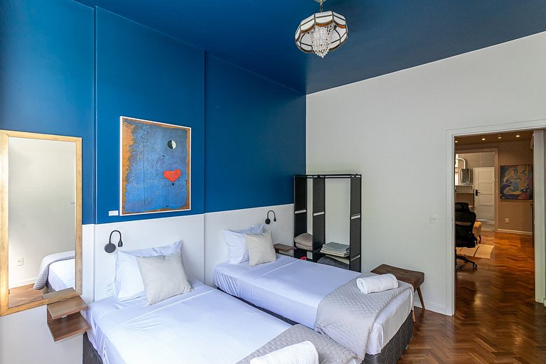 Apartment with Hot Tub, 2 Bedrooms Near the Beach